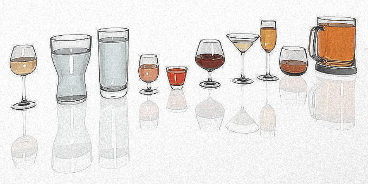 alignement de verres à vin, cocktail et bière sur une table