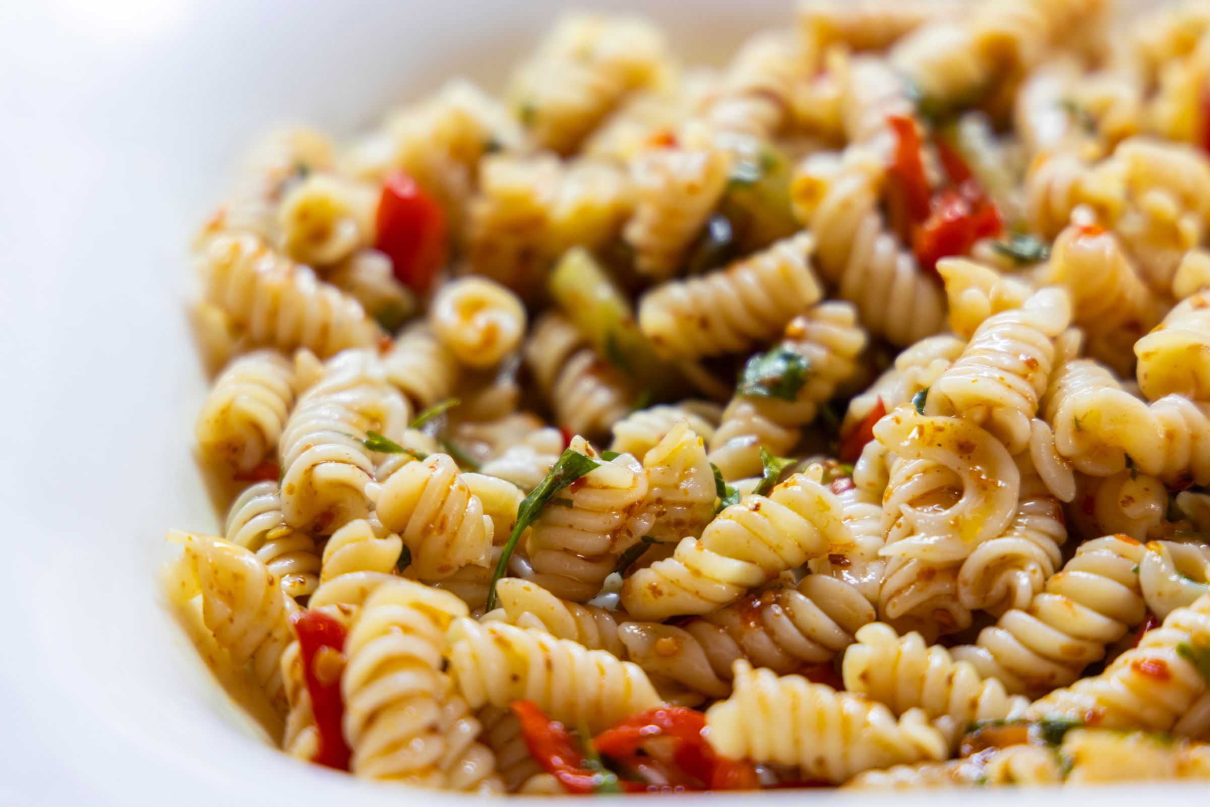 Salade de pâtes aux légumes colorés